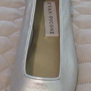 Evan Picone silver flats